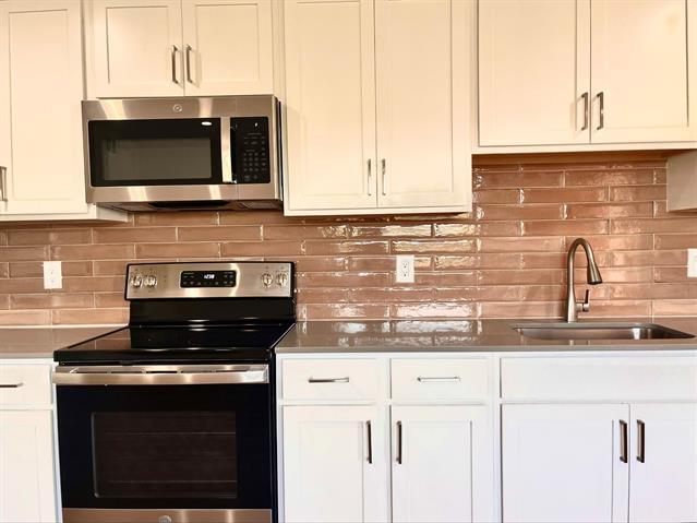 Building Photo - 125 E 8th St