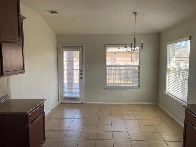 Building Photo - 3 BEDROOMS, COMMUNITY POOL, BELTON ISD