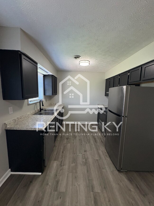 Building Photo - Updated 3-Bed, 1.5-Bath Townhome with a Garage!