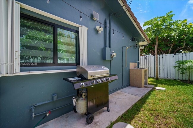 Building Photo - 4241 NW 9th Ct