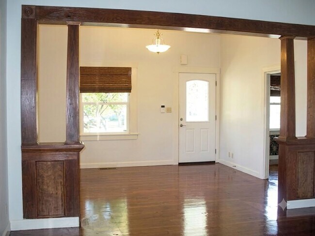 Building Photo - 510 6th St