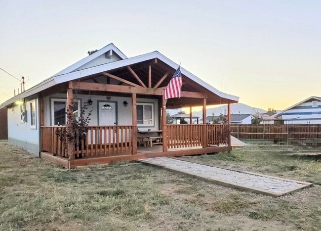 Building Photo - 813 Pinon Ln