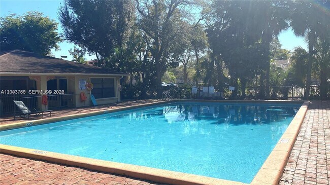 Building Photo - 4033 Lakeside Dr