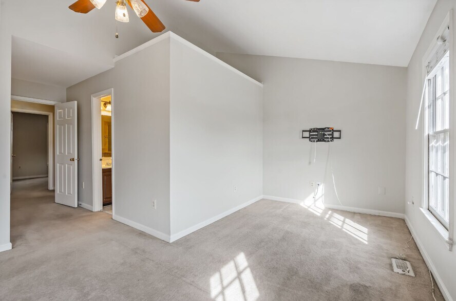 Building Photo - 7385 Hidden Knolls Ct