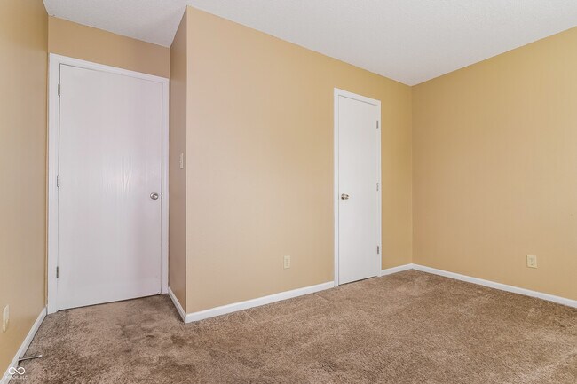 Building Photo - 7467 Grandview Dr