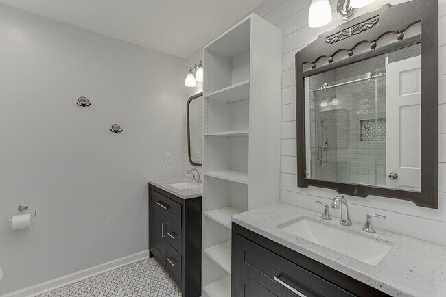Building Photo - 1813 Rambling Woods Dr NW