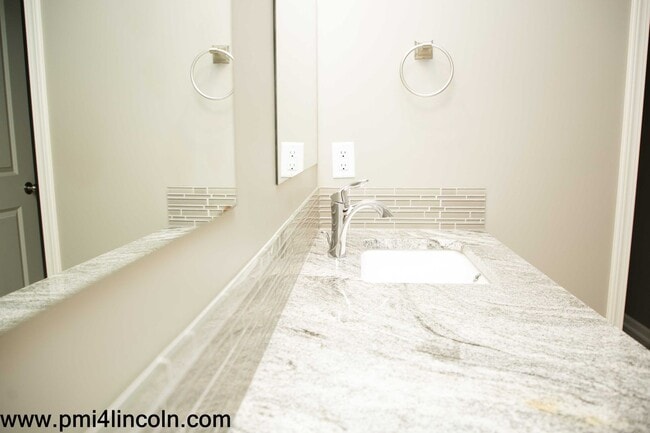 Building Photo - 9800 S 72 St – 5 beds/3 baths/ 3-stall