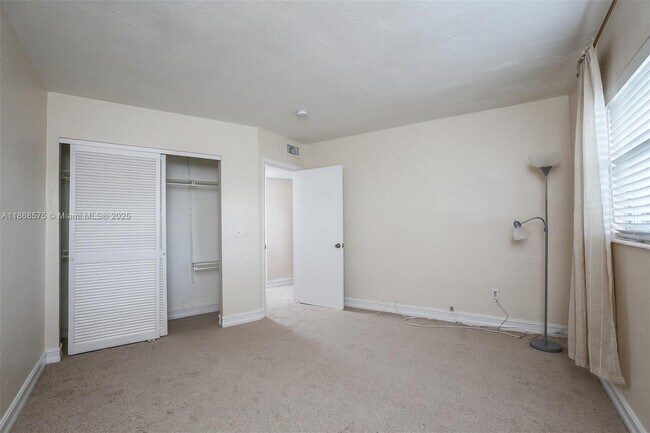 Building Photo - 8650 SW 67th Ave