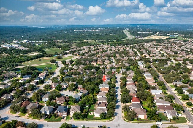 Building Photo - 2010 Carriage Club Dr