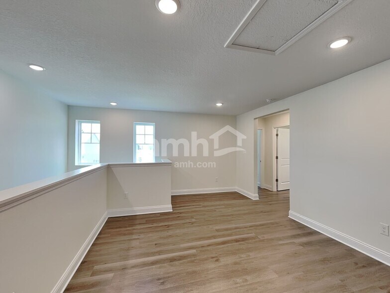 Building Photo - 5696 Oesterle Rd