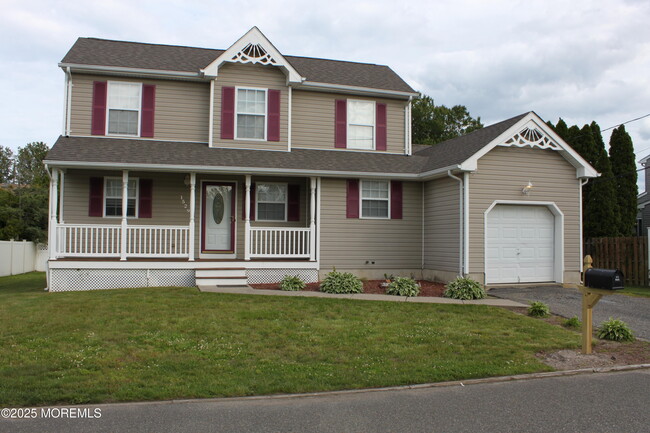 Primary Photo - 1529 Windward Ave