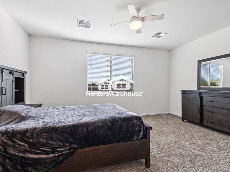 Building Photo - 1241 E Gabrilla Dr
