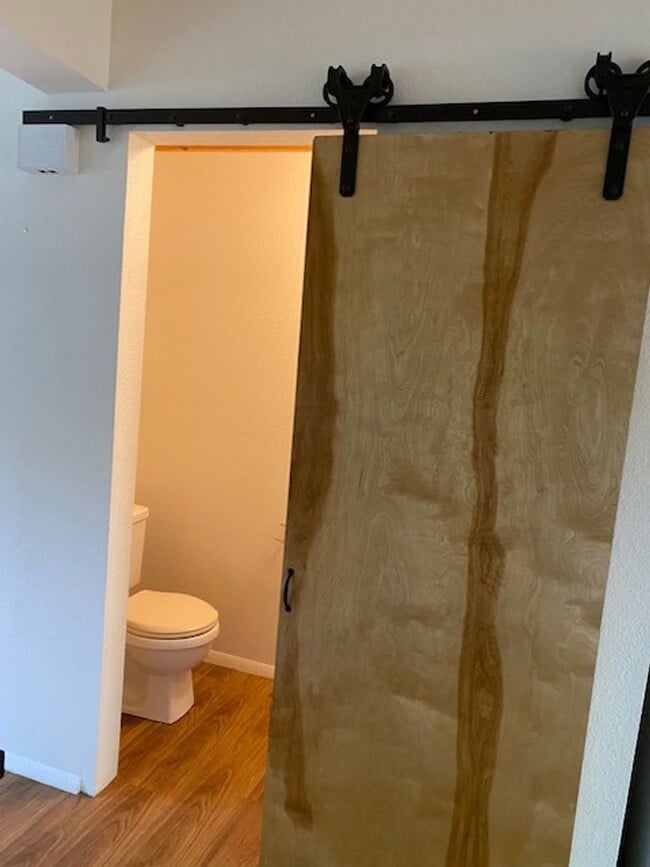 Building Photo - 2 bedroom, 1.5 bath Townhome  $1600/month