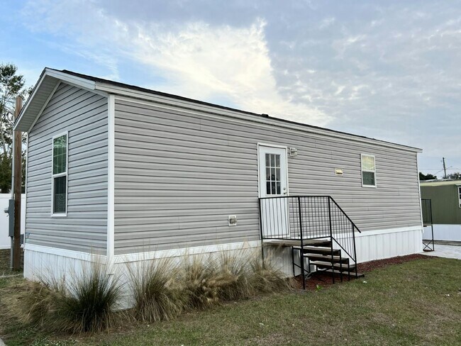 Building Photo - 126 Southland Ct