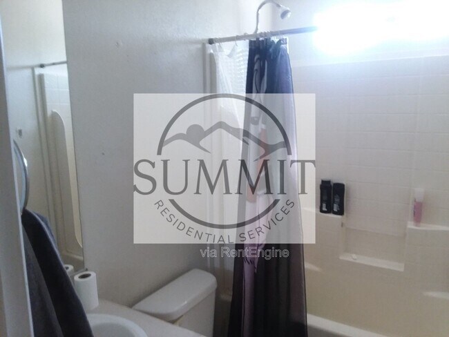 Building Photo - 1901 N Park Ave