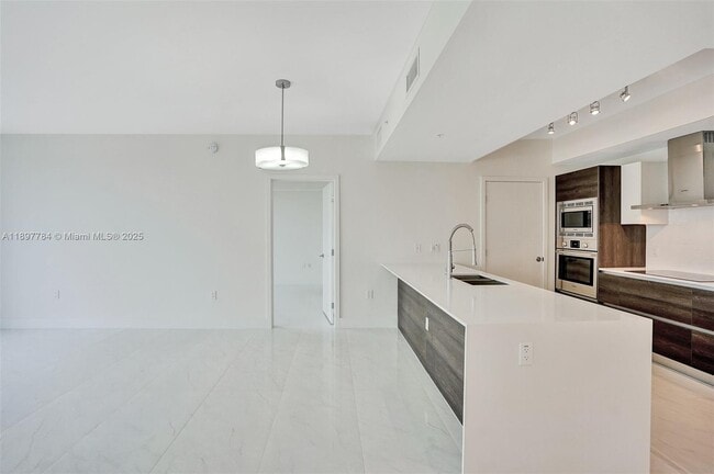 Building Photo - 301 Altara Ave