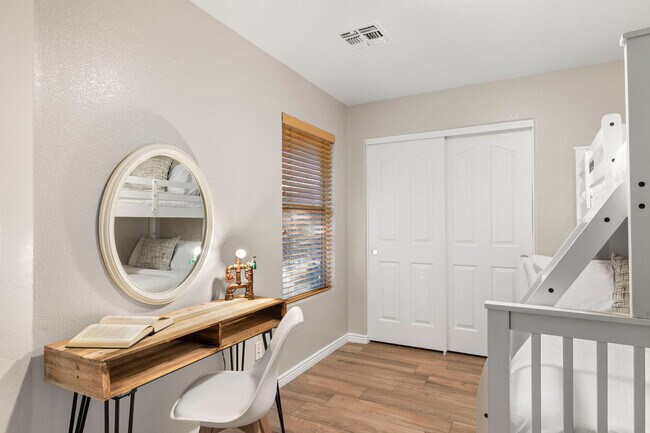 Building Photo - 4111 S Dewdrop Ct