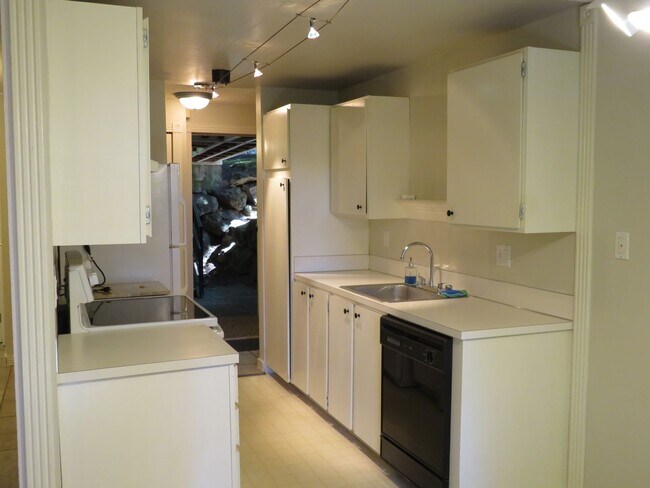 Building Photo - Totem Lake Cute 1bed/1bath ground floor Condo! $1695.00