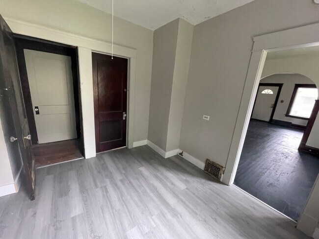 Building Photo - Coming Soon! Section 8 Accepted! Renovatio...