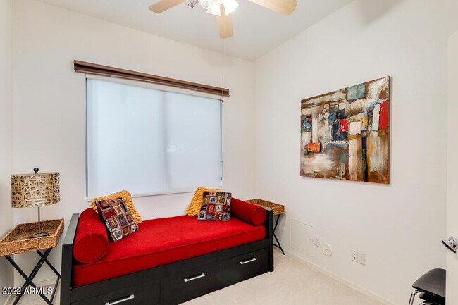 Building Photo - 2037 W Periwinkle Way