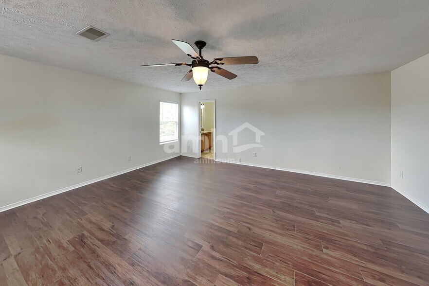 Building Photo - 2651 Sutherland Dr