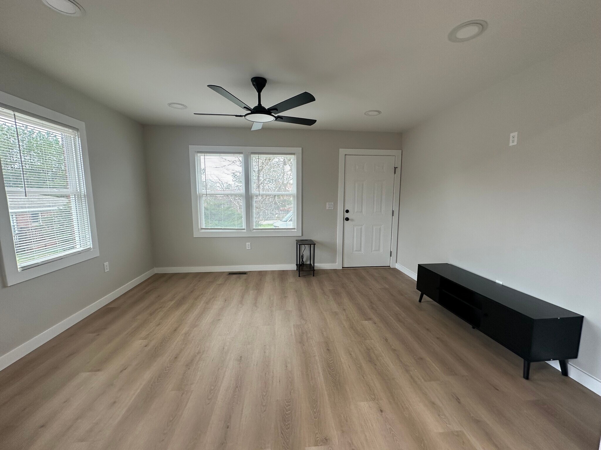 Building Photo - 102 Linda Dr