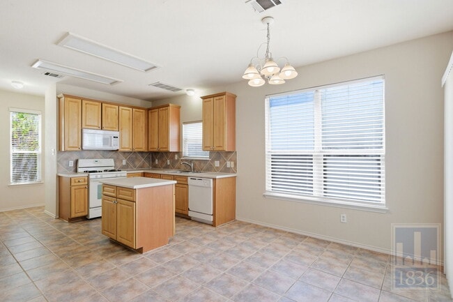 Building Photo - 10520 Fosseway Dr