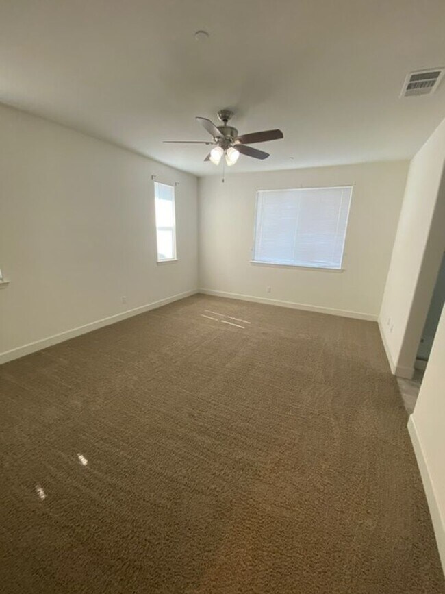 Building Photo - MOVE IN READY!  4 Bedroom Home in Whitney Ranch Rocklin