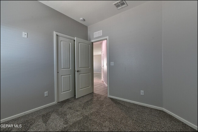 Building Photo - 552 Logwood Ave