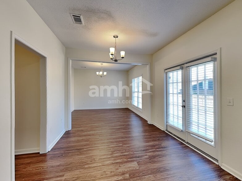 Building Photo - 2613 Newtons Crest Cir