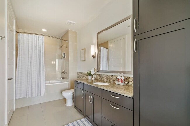 Building Photo - 101 Bowen St