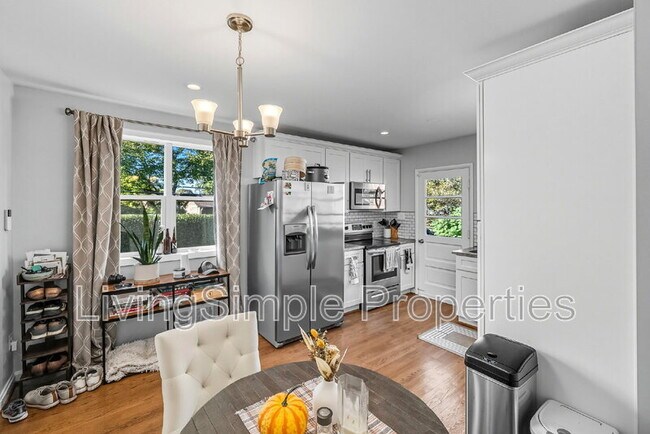 Building Photo - 422 Eisner St