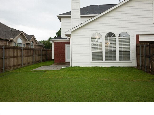 Building Photo - 4325 Palmdale Dr