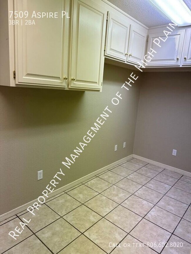 Building Photo - West Plains Feeder Must See!!