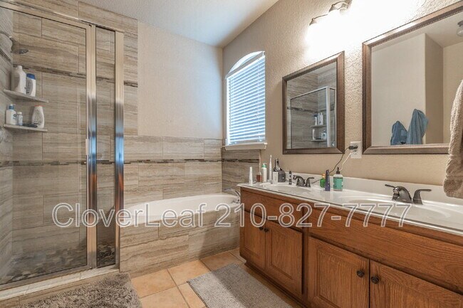 Building Photo - 551 Ginsberg Dr