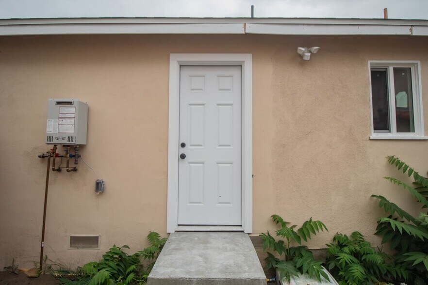 Building Photo - 2216 Continental Ave