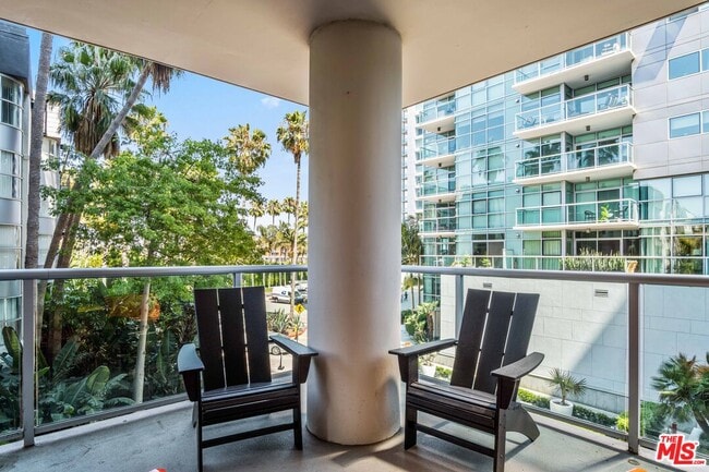 Building Photo - 13700 Marina Pointe Dr