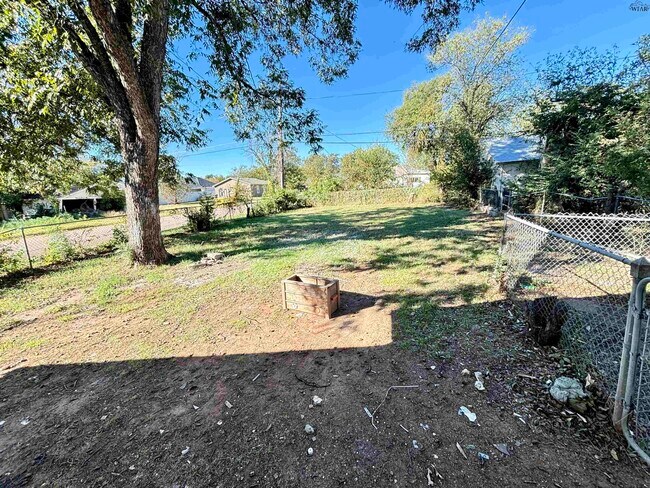 Building Photo - 1810 Britain St