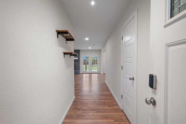 Building Photo - 6305 Clubway Ln