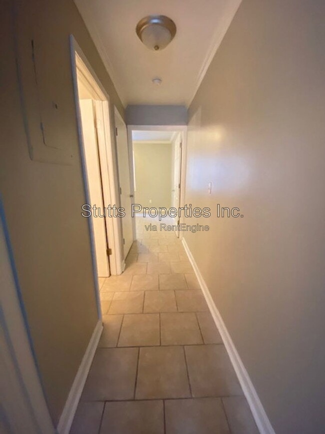 Building Photo - 414 Hermitage Dr