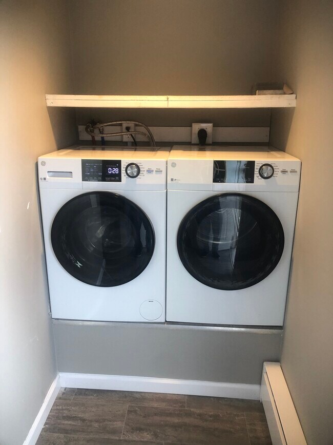 Building Photo - 349 S Hokendauqua Dr