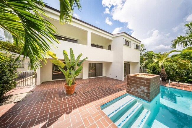 Building Photo - 511 Vittorio Ave