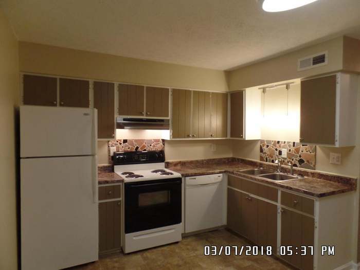 Kitchen - 2002 Belle Terra Rd