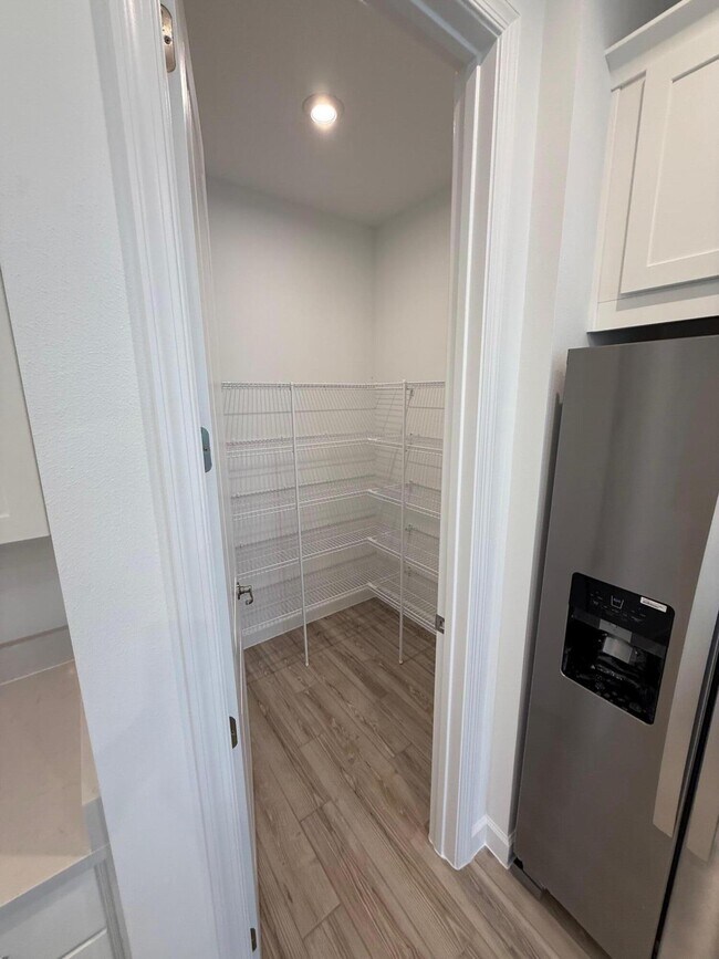 Building Photo - 9555 SW Indra Wy