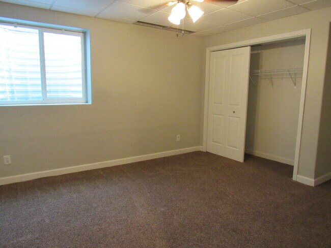 Building Photo - 405 E Palace Row