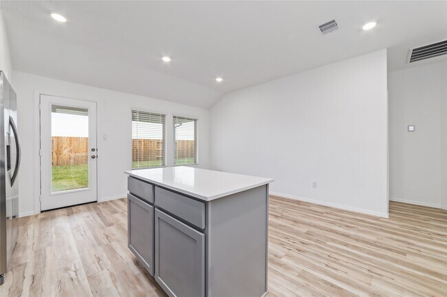 Building Photo - 5315 Sleepy Fox Ln