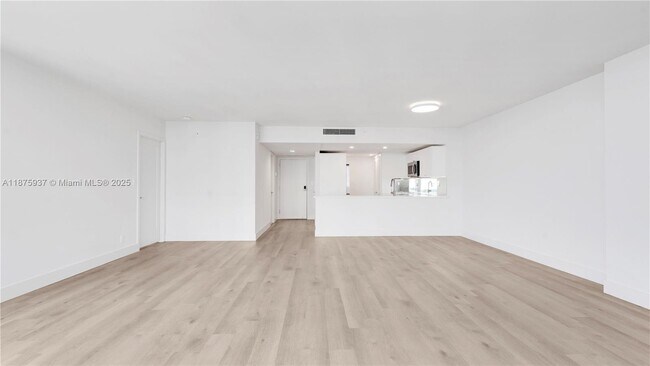 Building Photo - 555 NE 34th St
