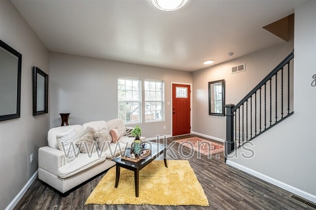 Building Photo - 554 Frayne St