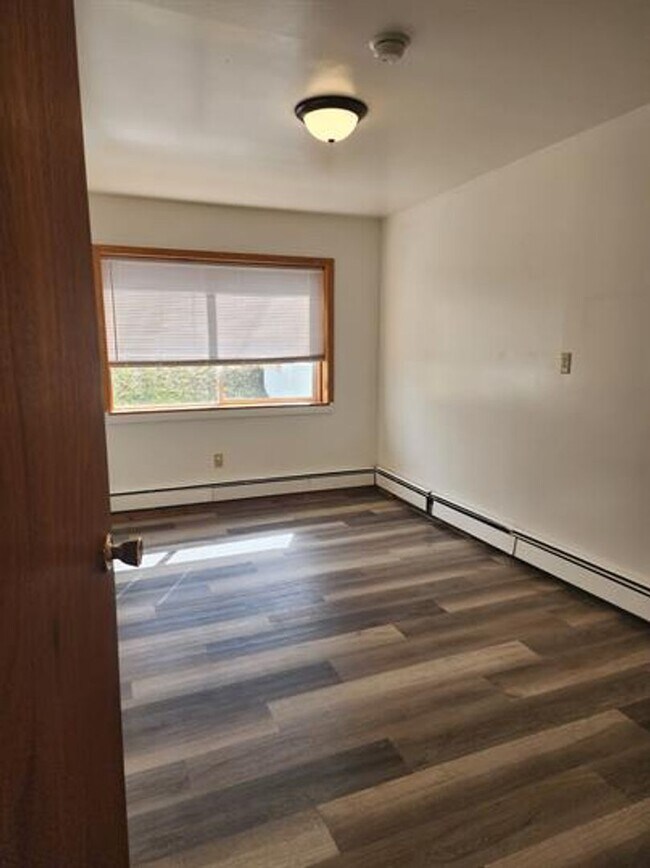 Building Photo - 604 2nd St