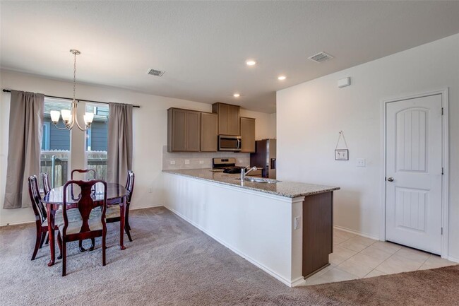 Building Photo - 211 Pitkin Dr